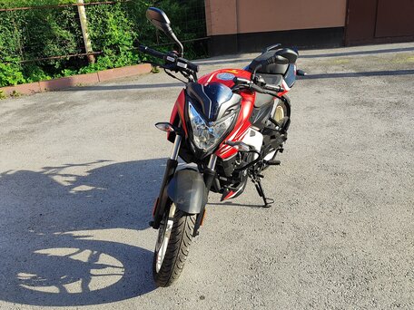 2021 Bajaj Pulsar NS 200, красный, 255000 рублей, вид 2