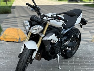 2013 Triumph Street Triple, белый, 550000 рублей, вид 1