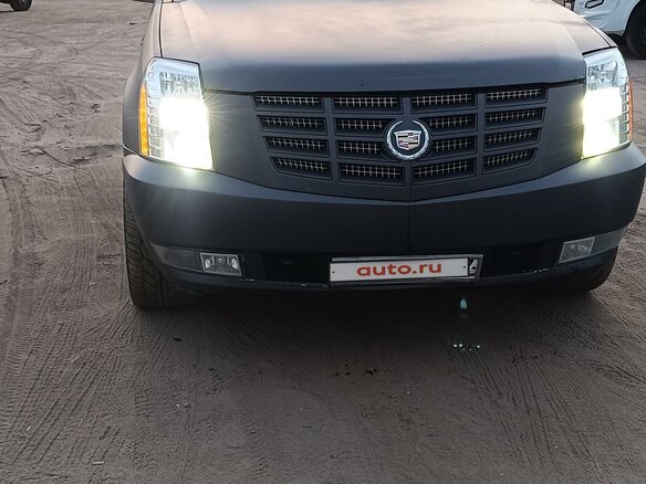 2010 Cadillac Escalade III, серый, 1500000 рублей - вид 1