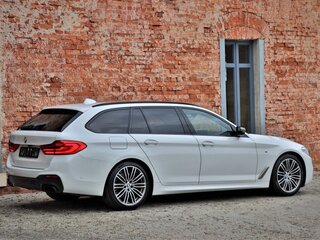 2019 BMW 5 серии M550d xDrive VII (G30/G31/G38), белый, 4600000 рублей, вид 4