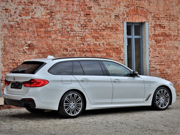 2019 BMW 5 серии M550d xDrive VII (G30/G31/G38), белый, 4600000 рублей - вид 3