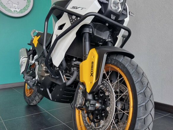 2026 QJMotor SVT 650 X, жёлтый, 729000 рублей