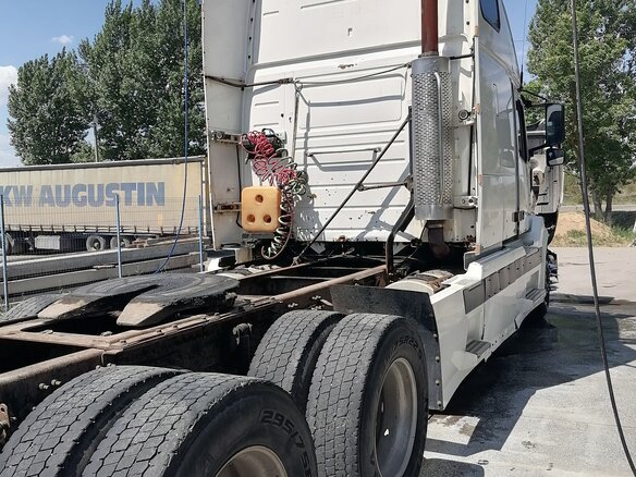 2003 Volvo VNL, белый, 1650000 рублей - вид 9