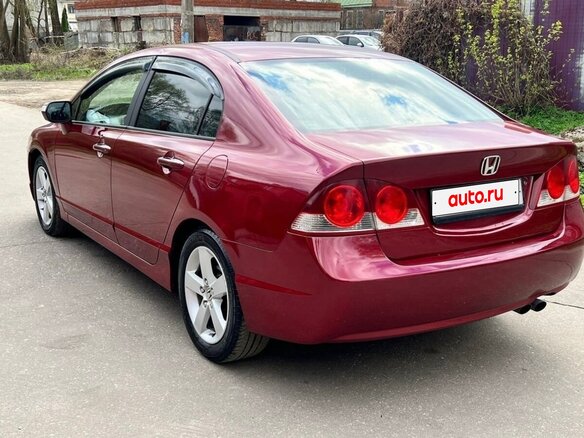 2006 Honda Civic VIII, красный, 720000 рублей - вид 2