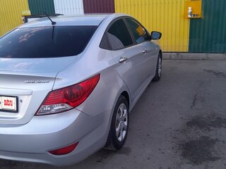 2011 Hyundai Solaris I, серебристый, 600000 рублей, вид 2