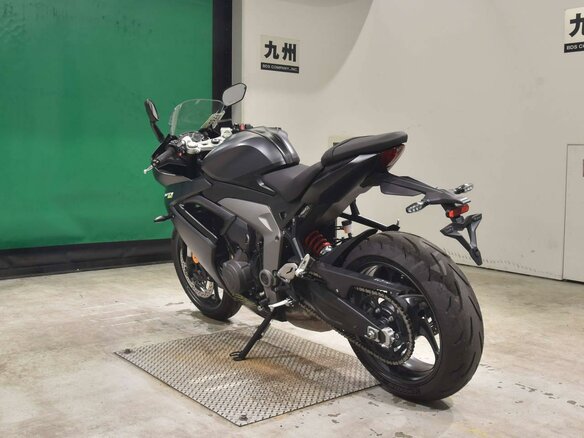 2024 Triumph Daytona 660, чёрный, 999000 рублей - вид 5