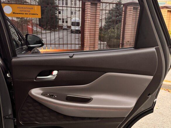 2019 Hyundai Santa Fe IV, серый, 3700000 рублей - вид 14
