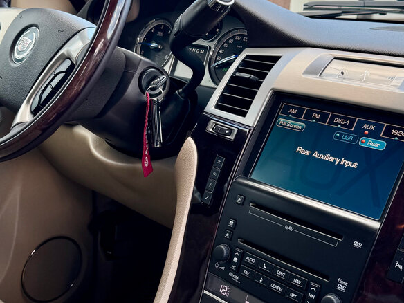 2010 Cadillac Escalade III, серый, 2000000 рублей - вид 7