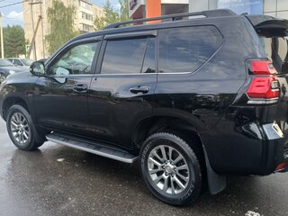 2017 Toyota Land Cruiser Prado 150 Series Рестайлинг 2, чёрный, 4850000 рублей, вид 4