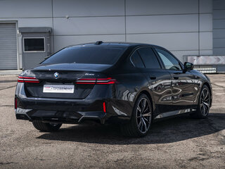 2024 BMW 5 серии 530i xDrive VIII (G60/G61/G68), синий, 7228728 рублей, вид 5