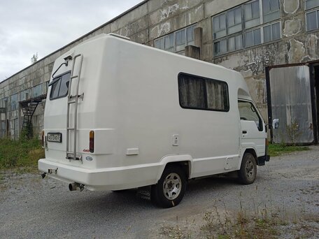 1990 Toyota HiAce, белый, 2000000 рублей, вид 4