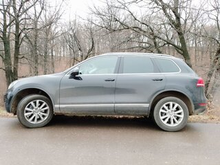 2013 Volkswagen Touareg II, чёрный, 2200000 рублей, вид 3