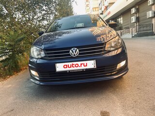 2018 Volkswagen Polo V Рестайлинг, синий, 1230000 рублей, вид 2