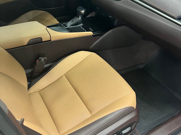 2021 Lexus ES 250 VII Рестайлинг, серый, 5150000 рублей - вид 4
