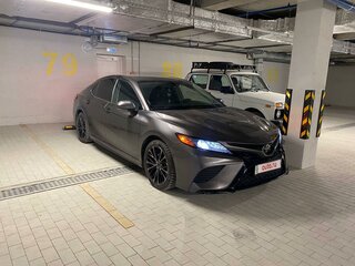 2019 Toyota Camry US Market VIII (XV70), серый, 2850000 рублей, вид 3