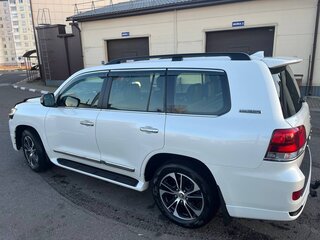 2020 Toyota Land Cruiser 200 Series Рестайлинг 2, белый, 11000000 рублей, вид 4