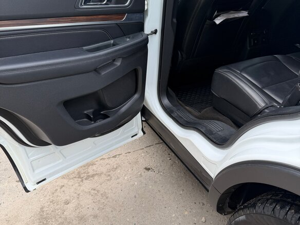 2018 Ford Explorer V Рестайлинг 2, белый, 3000000 рублей - вид 12