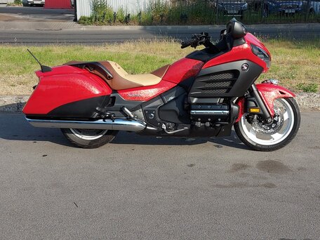 2013 Honda GL 1800 Gold Wing, красный, 1450000 рублей, вид 3