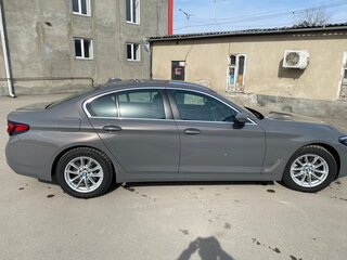 2020 BMW 5 серии 520d xDrive VII (G30/G31/G38) Рестайлинг, серый, 5400000 рублей, вид 5