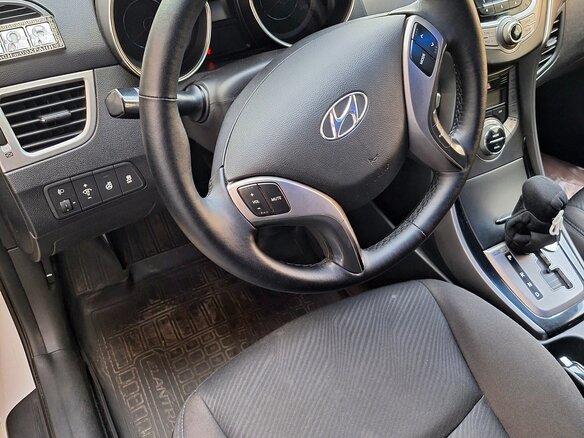 2013 Hyundai Elantra V (MD), белый, 1240000 рублей - вид 4