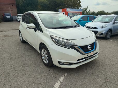 2019 Nissan Note e-Power II Рестайлинг, белый, 1500000 рублей, вид 3