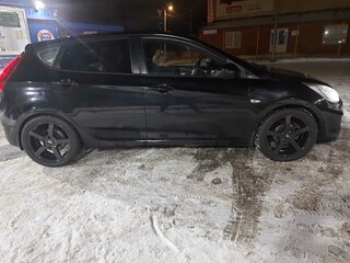 2012 Hyundai Solaris I, чёрный, 735000 рублей, вид 2