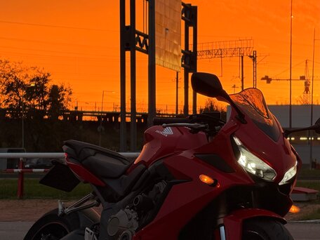 2020 Honda CBR 650R, красный, 950000 рублей, вид 5