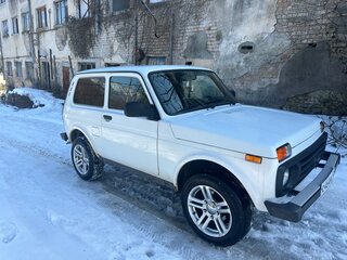 2013 Lada (ВАЗ) 2121 (4x4) I Рестайлинг, белый, 530000 рублей, вид 4