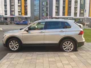 2018 Volkswagen Tiguan II, серебристый, 2750000 рублей, вид 3