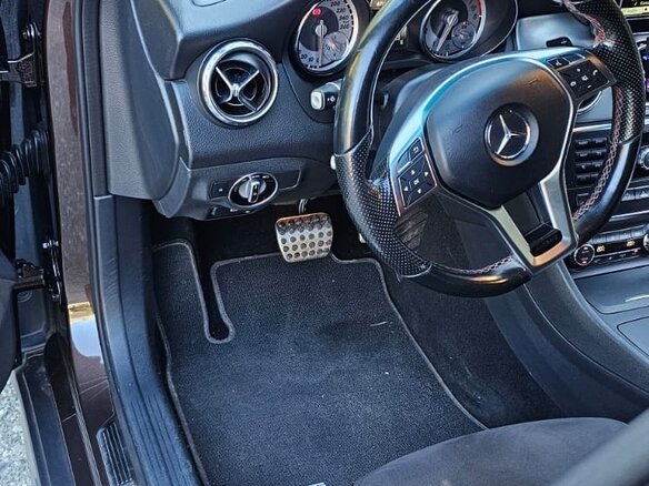 2015 Mercedes-Benz GLA 250 I (X156), коричневый, 1800000 рублей - вид 7