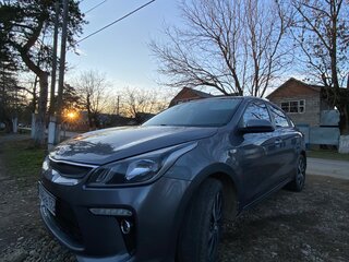2018 Kia Rio IV, серый, 1550000 рублей, вид 1