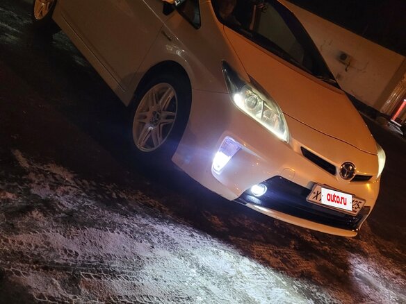 2012 Toyota Prius III Рестайлинг (XW30), белый, 1100000 рублей - вид 7