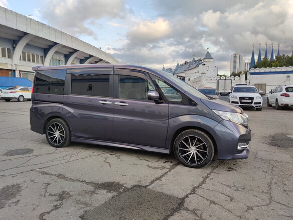 2017 Honda Stepwgn Spada V, фиолетовый, 1800000 рублей - вид 4