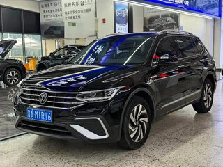 2022 Volkswagen Tiguan II Рестайлинг, чёрный, 2265000 рублей, вид 1