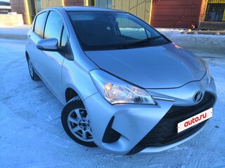 2018 Toyota Vitz III (XP130) Рестайлинг, серебристый, 1145000 рублей, вид 4