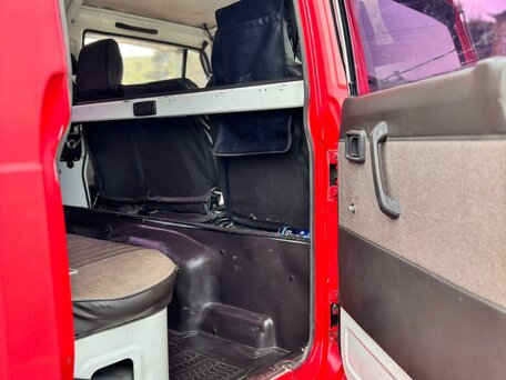 1990 Nissan Atlas, красный, 1000000 рублей, вид 2