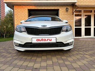 2016 Kia Rio III Рестайлинг, белый, 1350000 рублей, вид 2