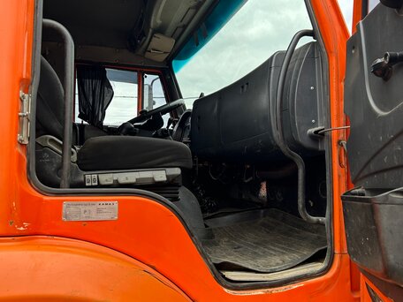 2012 КамАЗ 6520, оранжевый, 1650000 рублей, вид 2