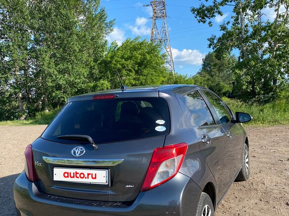 2011 Toyota Vitz III (XP130), серый, 650000 рублей - вид 5