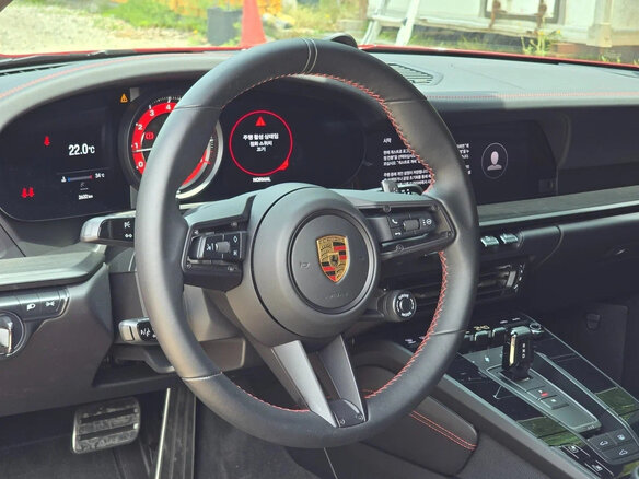 2025 Porsche 911 Carrera GTS VIII (992) Рестайлинг, красный, 19450018 рублей - вид 6