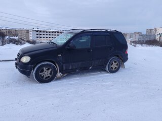 1998 Mercedes-Benz M-Класс 320 I (W163), чёрный, 400000 рублей, вид 2