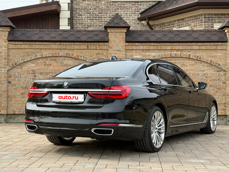 2018 BMW 7 серии Long 750Li xDrive VI (G11/G12), чёрный, 5500000 рублей, вид 4