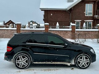2008 Mercedes-Benz M-Класс 500 II (W164) Рестайлинг, чёрный, 1000000 рублей, вид 5