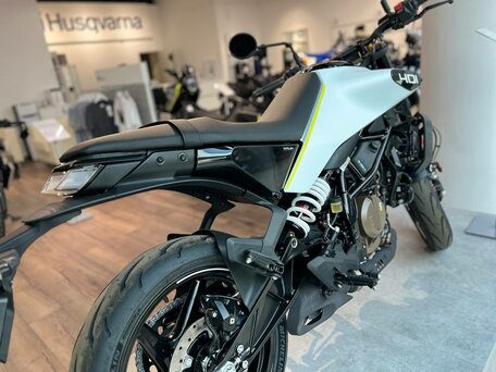 2024 Husqvarna Vitpilen 401, белый, 620000 рублей, вид 3