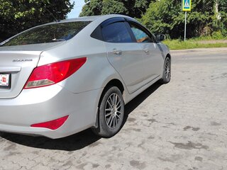 2014 Hyundai Solaris I Рестайлинг, серебристый, 999000 рублей, вид 4