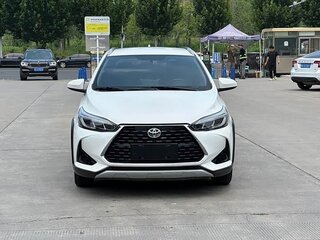2022 Toyota Yaris L X XP150 Рестайлинг, белый, 1343000 рублей, вид 2