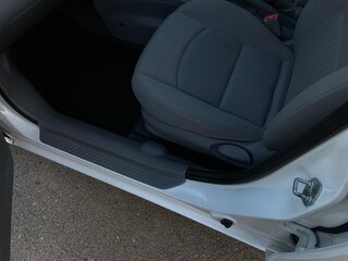 2002 Mazda Demio II (DY), белый, 415000 рублей, вид 3