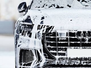 2021 Audi Q8 55 TFSI I (4M), серебристый, 6491715 рублей, вид 5