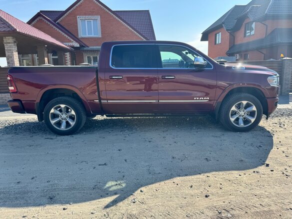 2020 Ram 1500 Crew Cab V, красный, 3500000 рублей - вид 22