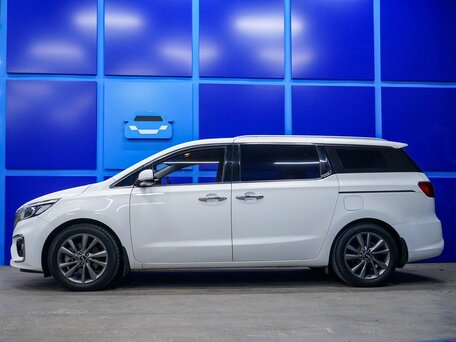 2018 Kia Carnival III, белый, 2200000 рублей, вид 3